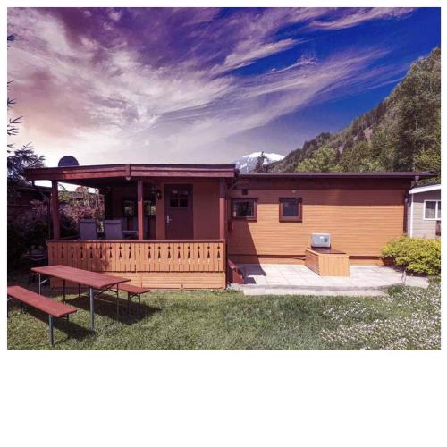 Mountainview Lodge - Chalet im Zillertal direkt am 5 Sterne Campingplatz Aufenfeld mit Hallenbad und Sauna