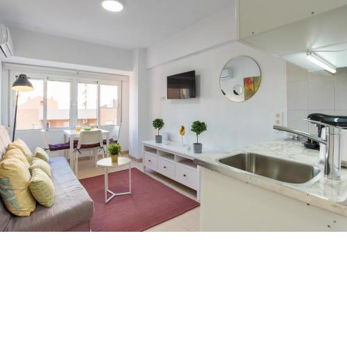 MP7 Renovated apartment right on the beach 700 meters away from Old Town