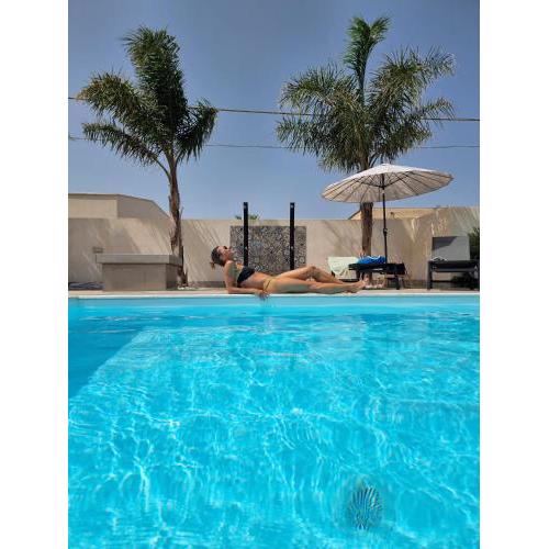 MrBrown - Cinzia Resort Beach