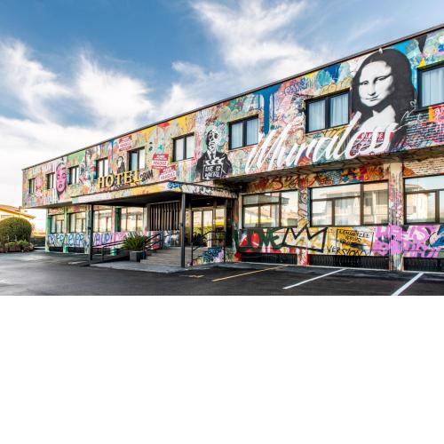 Muraless Art Hotel