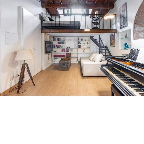 Musician Apartment Colosseo with Piano