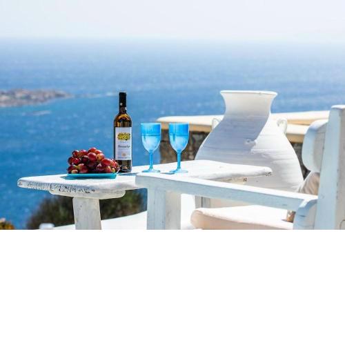Mykonos Coastal Retreat - Giovanna's Beachfront Escape with Jacuzzi