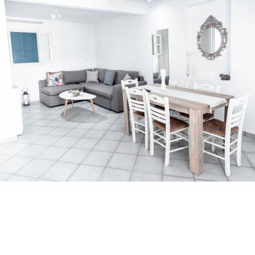 Mykonos Vibes Downtown Townhouse