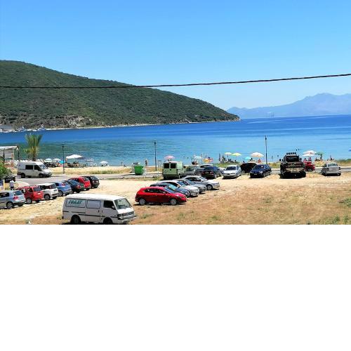Myrsini’s sea view apartment