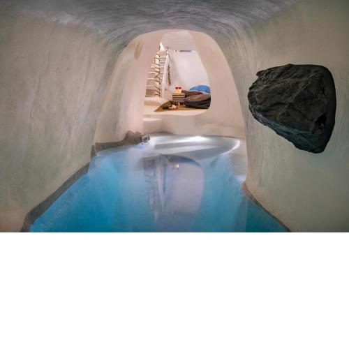 Mystagoge Retreat with subterranean pool/jacuzzi