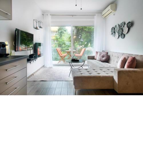 Mystique 2 BD Aparment by BluPine