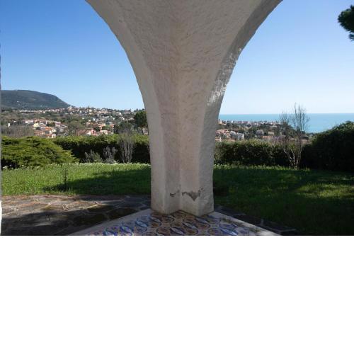 N111 - Numana, villa singola con giardino e vista mare