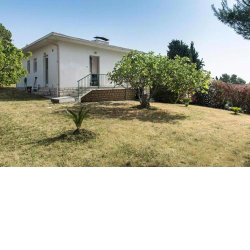 N122 - Numana, villa singola con giardino e vista mare