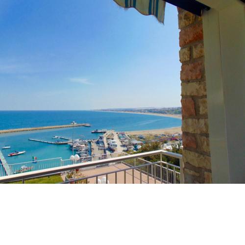 N19 - Numana, prestigioso quadrilocale vista mare