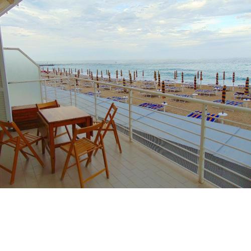 N226 - Numana, meraviglioso bilocale fronte mare