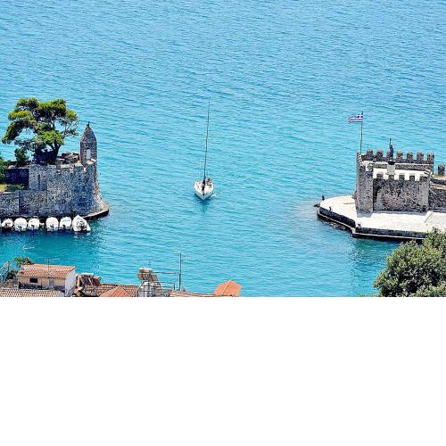 NAFPAKTOS-luxury suites