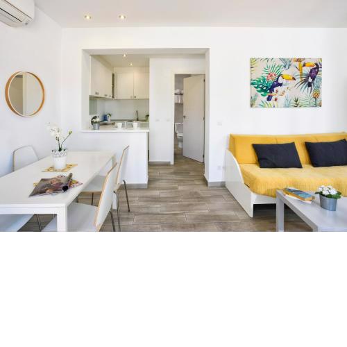 Naika Studios & Apartments