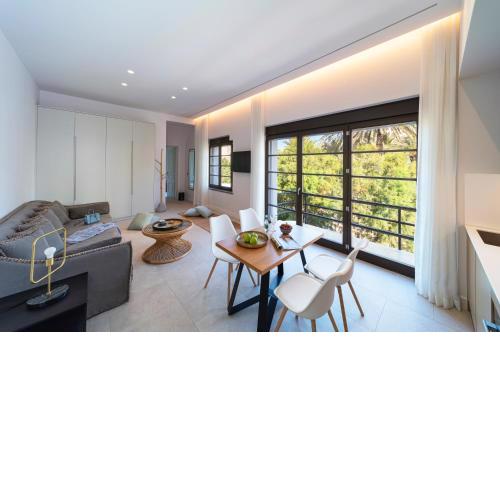Naillac Elite Suites