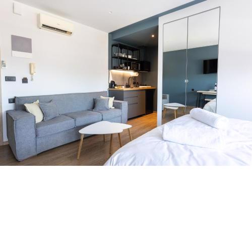 Nanas luxury studio with balcony