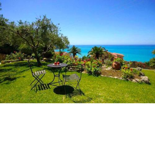 Natalia Apartment A with panoramic sea views of Agios Gordios bay