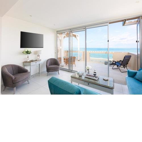 Nathalie's Beachfront Apartment
