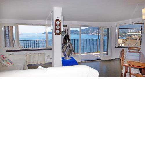 NAUTILUS VISTA MARE MOZZAFIATO a 180 GRADI- POSTO AUTO PRIVATO - 2 CAMERE MATRIMONIALI più 1 DIVANO LETTO SINGOLO-SKY,NETFLIX-WIFI 200MG