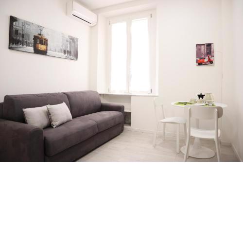 Navigli Tiny Bright House