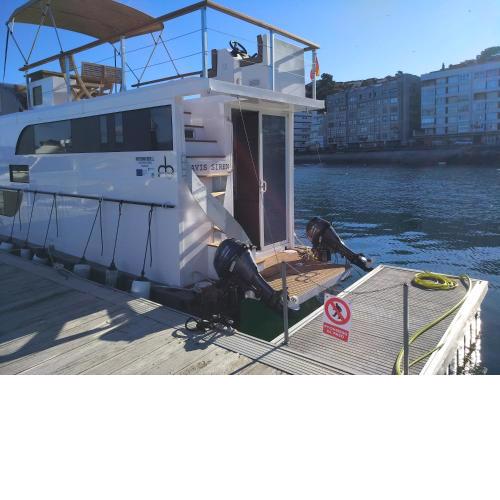NAVIS SIREN Barco Apartamento