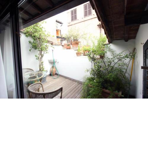 Navona Flat