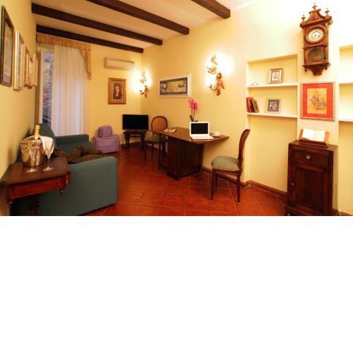 Navona Little Home