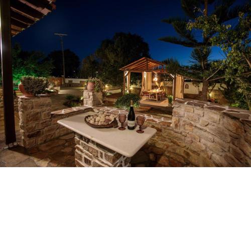 Naxos Chora Villa ''Vaporias'' with amazing garden