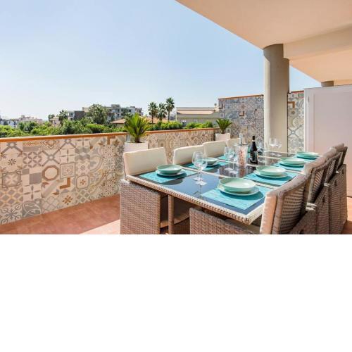 NAXOS GLAMOUR APARTMENT with terrace, parking and Etna View