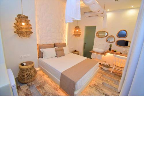 Naxos Petite Studios