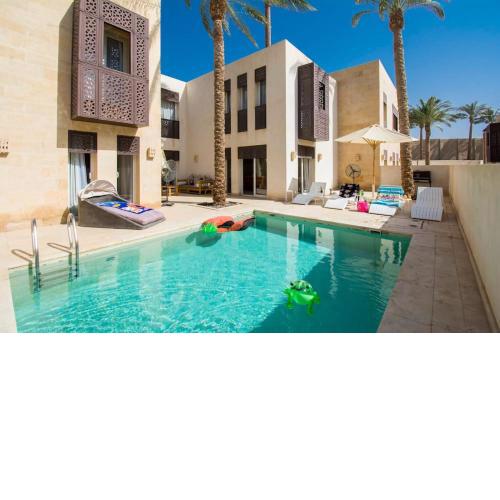 Nayah Stays, Amazing villa with private pool & 5 master suites