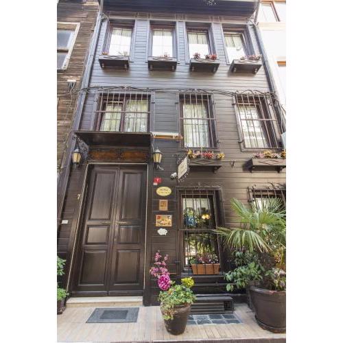 Naz Wooden House Inn