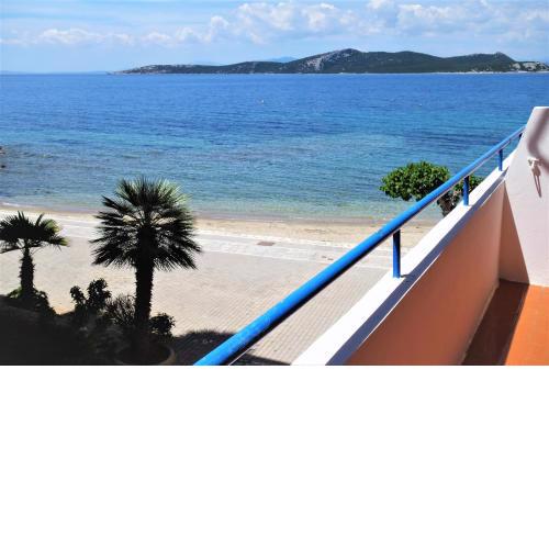 Nea Styra seafront apartment with stunning view