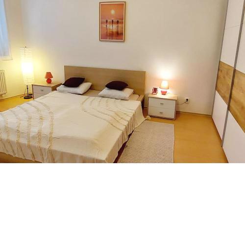 Near Castle Apartment with Self-Check-In