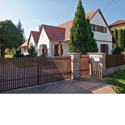 Négy Évszak Apartmanház