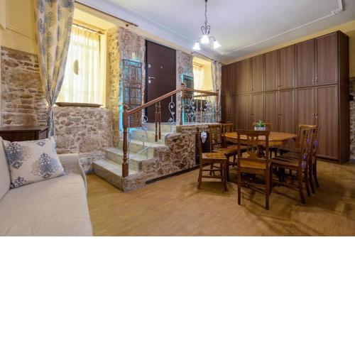 Neo classical 4 bedrooms in psyri