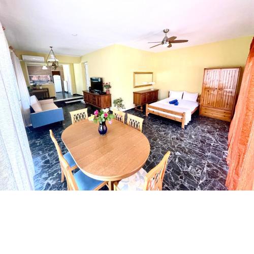 Neos Apartment next to the Sea + Parking