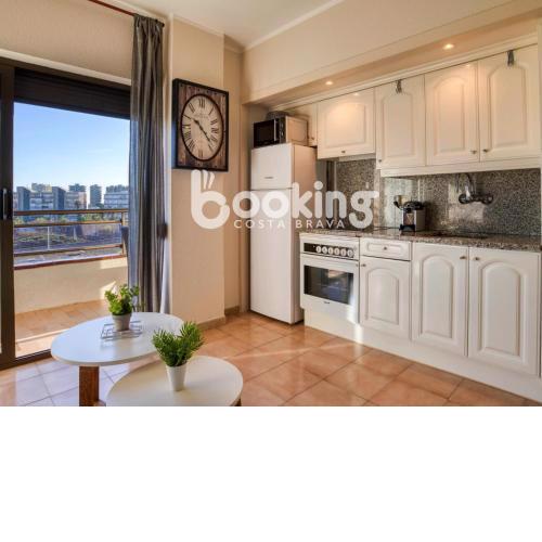 Neptuno Apartament per 4 persones amb piscina comunitària al centre de Platja d'Aro a 8 minuts de la platja Gran