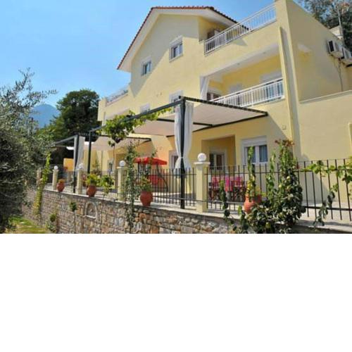 Nestor Apartments
