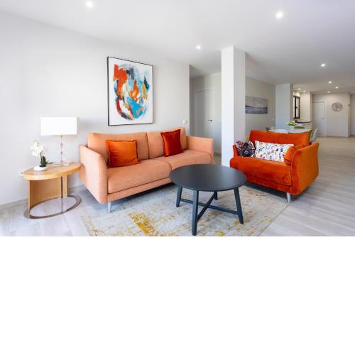 New 140m2 loft-style flat at town heart, 3 beaches close CASA LEON