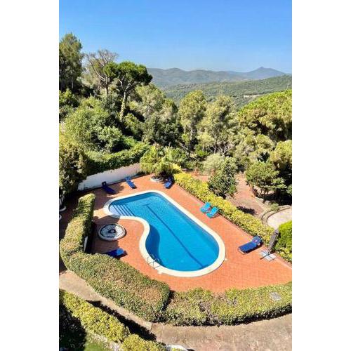 NEW! 16 bed VILLA with big POOL and 3000m2 garden!