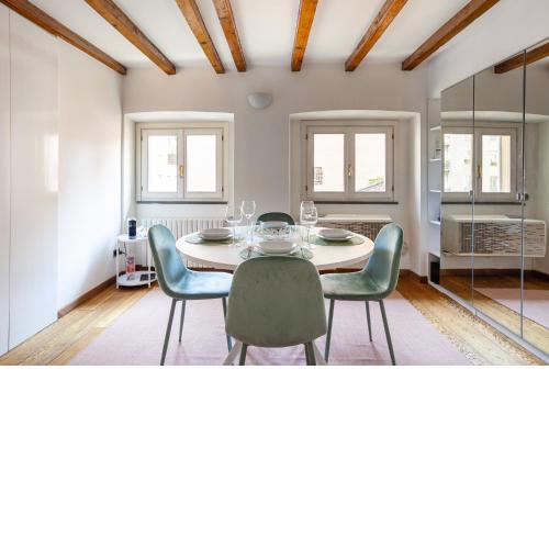 New apt. historical center Milano - Monforte 18