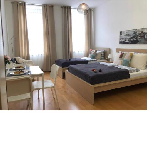 New, bright apartment near the metro!