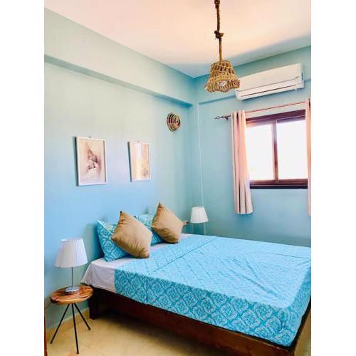 New Cozy Apartment with roof top sea view