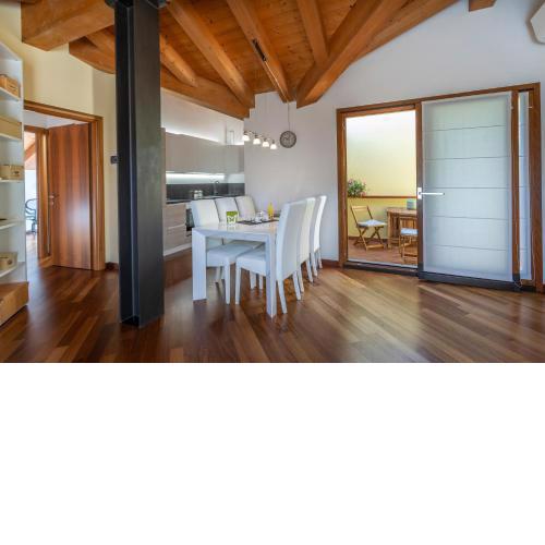 New Deal - APT with Terrace, Jacuzzi & Netflix