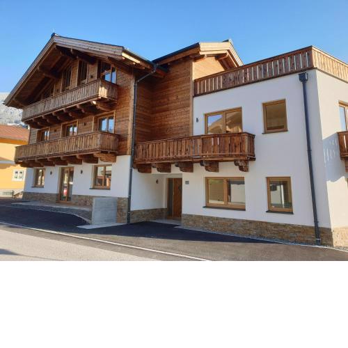 New detached luxury chalet within walking distance of the slopes and the center