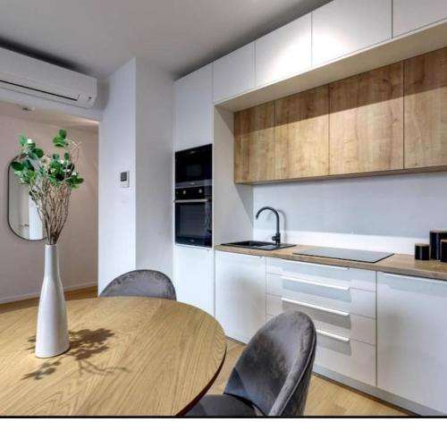 New Downtown Apartment couple minute from the old town
