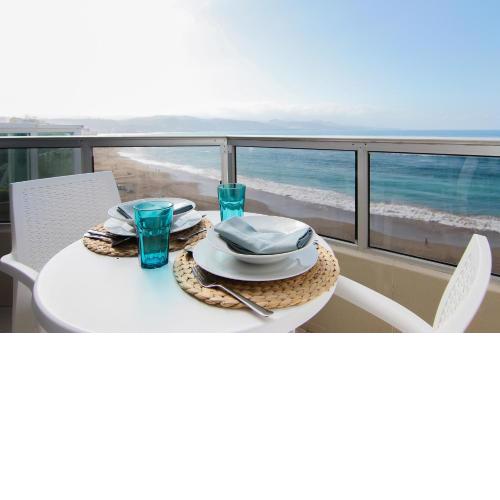 *NEW* Estudio en primera línea Las Canteras