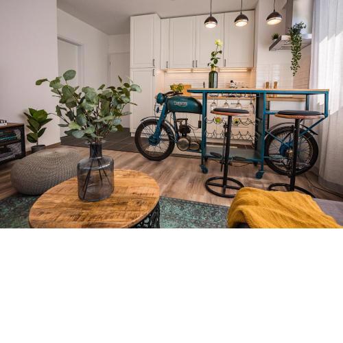 NEW Fecske Residence Stylish design, AC & parking NEW