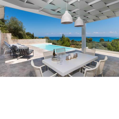 NEW! Fresh modern villa, pool, close to the beach