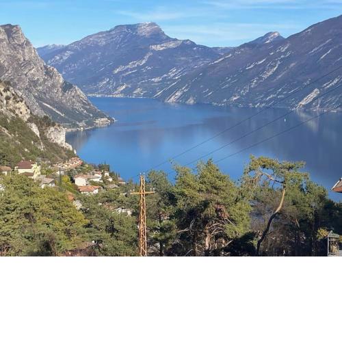 New house with panoramic views over Lake Garda