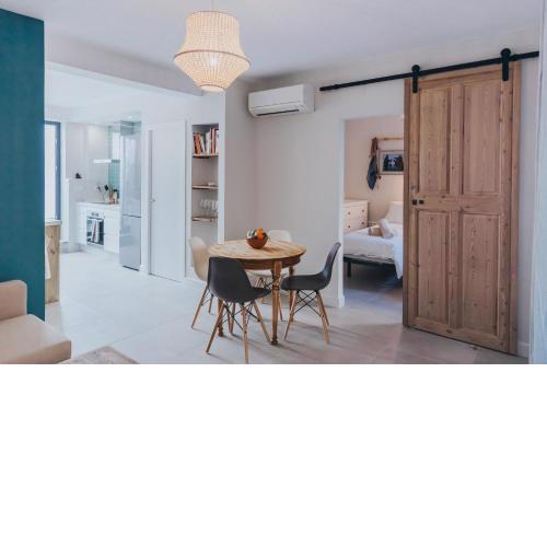 NEW LUXURY Malaga Beach House, 2 city bikes, 2 children's bikes, WiFi, BIG terrace, BBQ, Family, Childfriendly